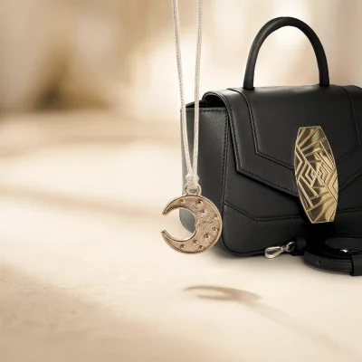 Luna joya solidaria diseño de Manuela de Arenzana